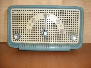 radio-antigua-vintage-marca-majestic-de-bulbos-2748-MLM4815859790_082013-F
